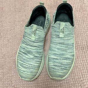 Schechers size 11 women slip on shoe